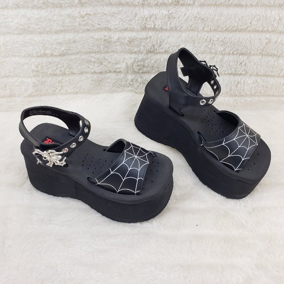 Platform Goth Sandals Black Matte Web Toe Strap With Spider Buckle Funn 10 - Picture 5 of 16